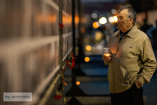 Челябинск озарился светом свечей: самая трогательная акция Дня Победы собрала десятки тысяч южноуральцев
